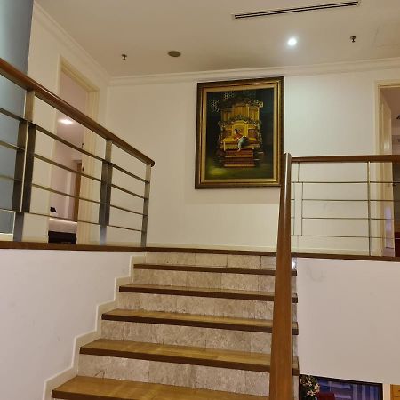 Raymond Suites At Berjaya Times Square Куала-Лумпур Экстерьер фото
