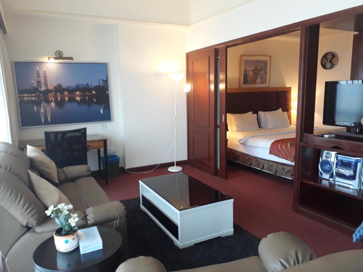 Raymond Suites At Berjaya Times Square Куала-Лумпур Экстерьер фото