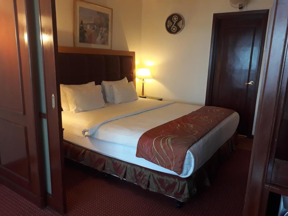 Raymond Suites At Berjaya Times Square Куала-Лумпур Экстерьер фото