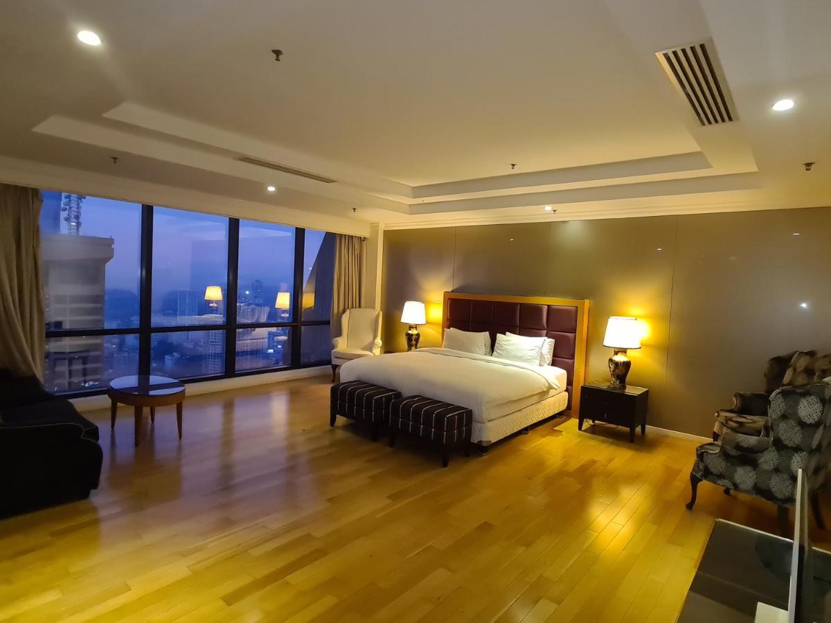 Raymond Suites At Berjaya Times Square Куала-Лумпур Экстерьер фото